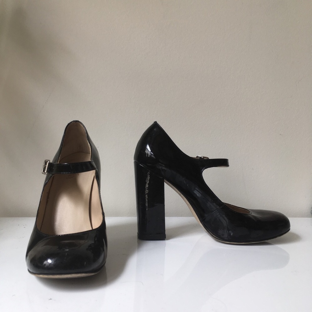 Wittner chunky black heel.